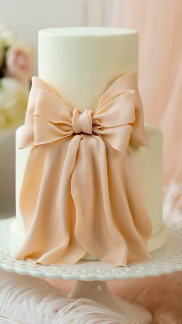 Fondant Bow Tutorial, Simple Fondant Cake, Making Ribbons, Icing Cake Design, Fondant Ribbon, Wedding Cake Ribbon, Fondant Bow, Tools Cake, Ribbon Cake