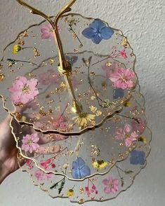 Seni Resin, Pressed Flower Crafts, Resin Crafts Tutorial, Resin Art Painting, Diy Resin Projects, Resin Wall Art, Diy Decor Ideas, Epoxy Resin Crafts, Budget Home