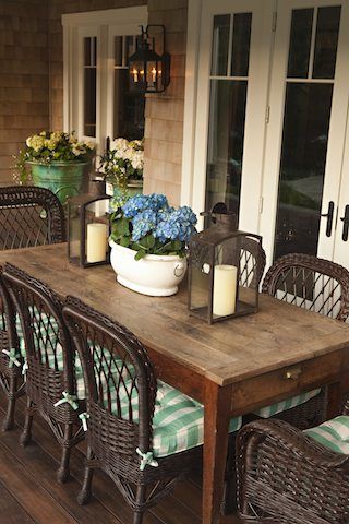 back porch dining....I dream of having a back porch where we can have a huge table for my family to gather around. Porch Chairs, Outside Living, Wicker Chairs, Decks And Porches, Cool Ideas, Screened Porch, Outdoor Rooms, Rustic Dining Table, Home Fashion