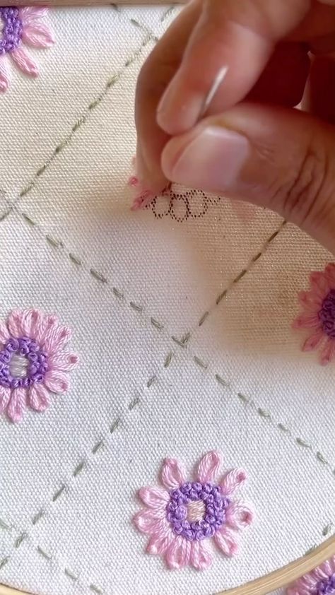 Instagram Embroidery Floss Crafts, Basic Hand Embroidery Stitches, Simple Hand Embroidery Patterns, Embroidery Lessons, Simple Embroidery Designs, Diy Embroidery Designs, Sewing Crafts Tutorials, Hand Embroidery Patterns Flowers, Hand Embroidery Videos