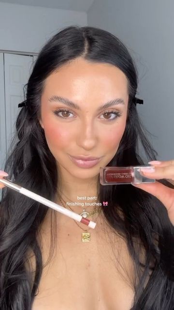 TATYANA LAFATA on Instagram: "Fav part of doing my makeup 🎀 @rarebeauty liner in wise @diorbeauty lip oil in mahogany @refybeauty liquid highlighter" Dior Lip Oil Mahogany, Dior Mahogany, Tatyana Lafata, Liner Styles, Dior Lip Oil, Doing My Makeup, Liquid Highlighter, Influencers Fashion, Your Lips