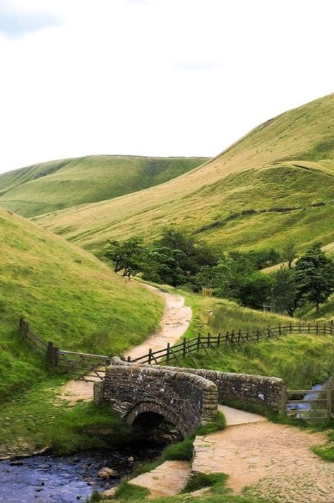 Jacobs Ladder, England Countryside, Farm Lifestyle, British Countryside, Peak District, Urban Setting, English Countryside, Lake District, Fantasy Landscape