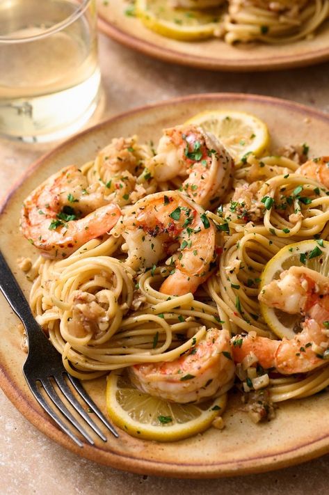 Shrimp Scampi Sauce, Easy Baked Shrimp, Easy Shrimp Scampi Recipe, Scampi Sauce, Cook Shrimp, Easy Shrimp Scampi, Shrimp Scampi Pasta, Scampi Pasta, How To Make Shrimp