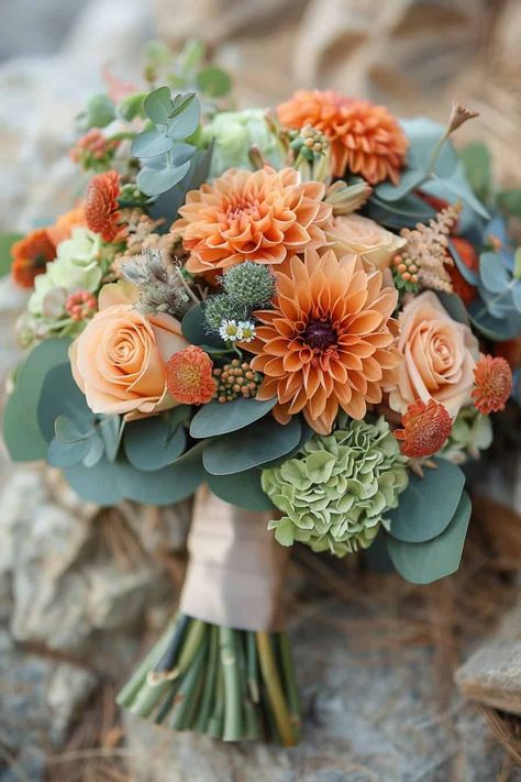 12 Fall Wedding Color Palettes For Future Brides • Fall Wedding Ideas September, September Wedding Colors Schemes Colour Palettes, November Wedding Colors, Wedding Flowers Fall, Fall Wedding Color Schemes, Dahlias Wedding, Wedding Color Palettes, Fall Wedding Color Palette, Fall Bouquet