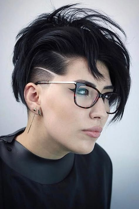 52 Long Pixie Cut Looks For The New Season | LoveHairStyles Best Undercut Hairstyles, Shaved Pixie Cut, Shaved Pixie, Undercut Hairstyles Women, Dunner Wordend Haar, Long Pixie Hairstyles, Shaved Side Hairstyles, Long Pixie Cuts, Side Hairstyles