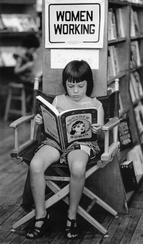 Library Reading, People Reading, Women Working, Cool Baby, Reading A Book, Woman Reading, Girl Reading, A Sign, New Words