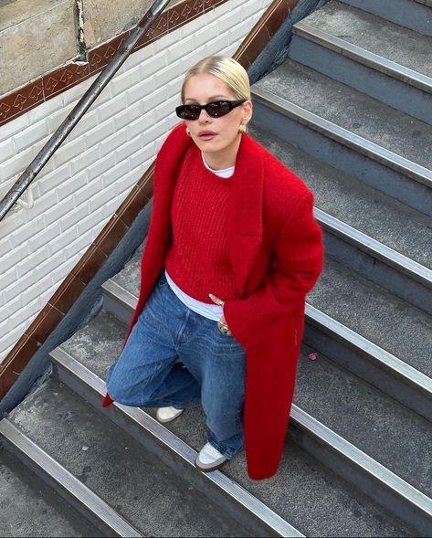 Red Trench Coat Outfit, Red Outfit Winter, Red Coat Outfit, Fall Outfit 2023, Black Mode, Coat Outfit Casual, Luxury Coat, Chunky Jewellery, Cozy Sunday