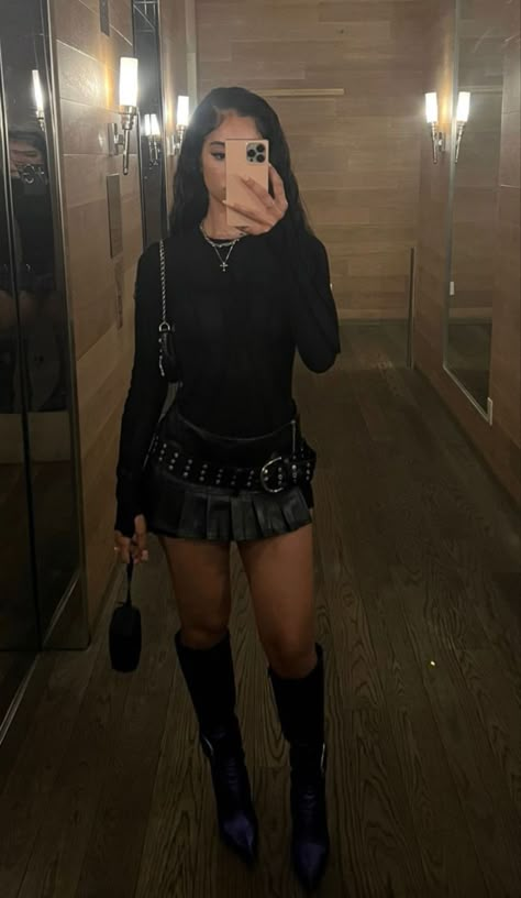 Leather Skirt Outfit, Clubbing Outfits, Miniskirt Outfits, Mode Inspo, Fall Fits, Streetwear Fashion Women, Winter Fits, Baddie Outfits Casual