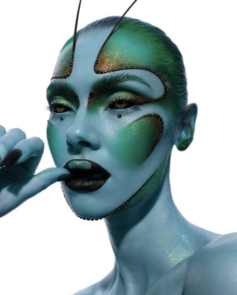 Alien Makeup, Alien Halloween, Creepy Halloween Makeup, Graphic Makeup, Drag Makeup, Ethereal Makeup, Unique Makeup, Fx Makeup, Creative Eye Makeup