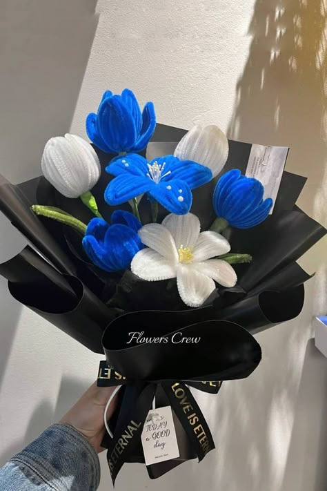 Blue and white tulip bouquet for dad, husband, boyfriend, brother White Tulip Bouquet, Pipe Flower, Man Bouquet, Clean Flowers, Flowers For Men, White Flower Bouquet, Diy Bouquet Wrap, Pipe Cleaner Flowers, Flower Bouquet Diy