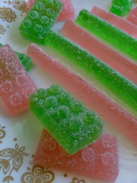 Sour Patch Gummies Sour Gummies Recipe, Sour Candy Recipe, Sour Gummy Bears, Sour Gummies, Home Made Candy, Homemade Gummies, Sour Gummy Worms, Low Carb Candy, Cannibis Recipes