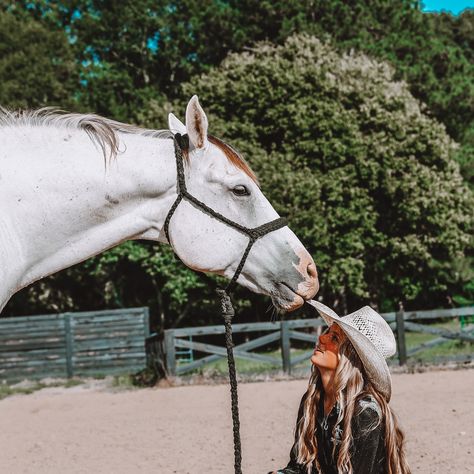 Blonde Cowgirl, 16th Birthday Wishes, Barrel Horses, August Aesthetic, Horse Photoshoot, Aesthetic Country, Show Cows, Western Horses, Horse Wedding