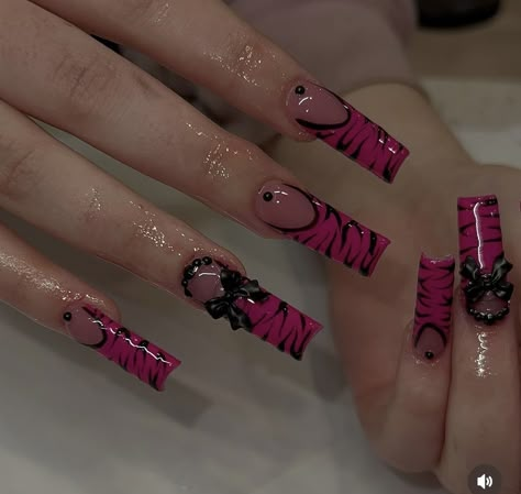 Light Pink Nails Y2k, Duck Nail Inspo Y2k, Girly Nails Short, Valentines Nails French, Butterfly Nails Long, Nail Inspo Hello Kitty, Valentines Nails French Tip, Nail Designs Girly, Duck Nails Short