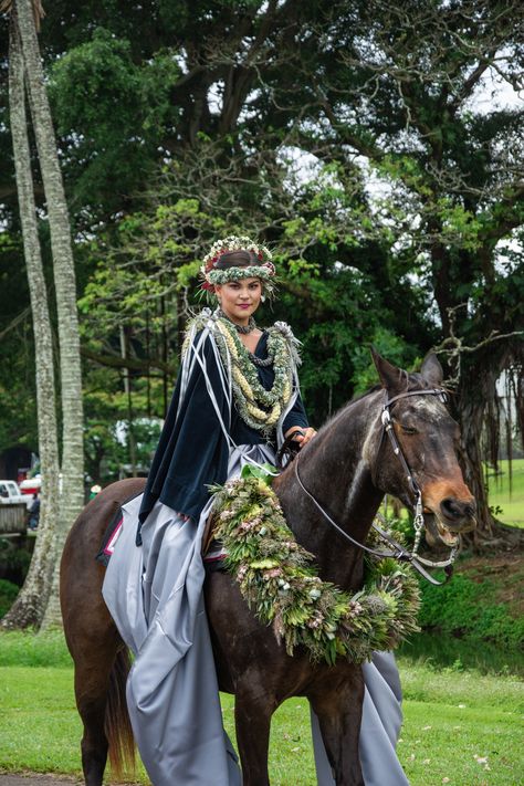 Merrie Monarch Festival, Polynesian Dance, Hawaii Big Island, Girls Holding Hands, Beach Photo Session, Hawaii Aloha, Hawaii Photographer, Dating Girls, Hawaii Life