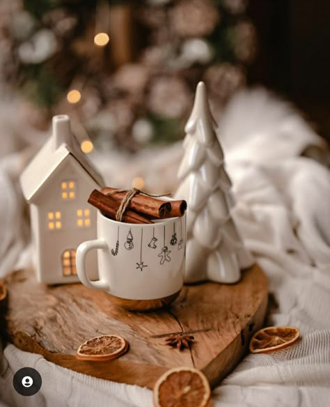 Coffee Christmas Aesthetic, Winter Mug Ideas, Winter Coffee Aesthetic, Mug Photography, Candles Photography, Christmas Feeling, Days Until Christmas, Christmas Inspo, Christmas Photography