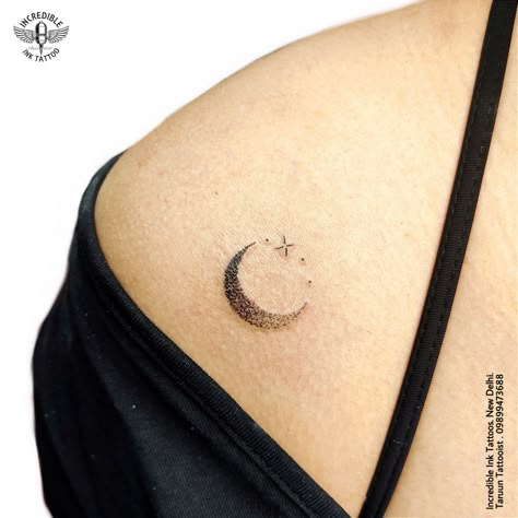 Moon Tattoo Designs For Women Minimalist, Moon In Leo Tattoo, Dotted Moon Tattoo, Fineline Moon Tattoo, Moon Tattoo Black, Crescent Moon Tattoo Design, Moon Stars Tattoo, Pretty Tattoo Ideas, Moon Star Tattoo