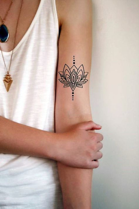 Floral Tattoo Ideas For Girls (3) Tato Mandala, Tato Henna, Polynesian Tattoos, Tattoo Henna, Geometric Tattoos, Disney Tattoo, Geniale Tattoos, Japanese Tattoos, Japanese Sleeve