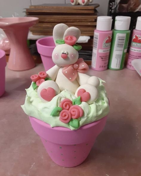 Easter Fake Bake, Clay Easter, Bake Cupcakes, Fake Food Props, Spring Designs, Foam Clay, Fake Bakes, Cream Mugs, Easter 2023