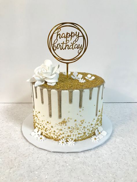 Golden Cake Designs Birthday, Gold Theme Cake, Gold And White Cake, Golden Birthday Cakes, Modern Birthday Cakes, Golden Party, White Birthday Cakes, Gold Birthday Cake, Mini Tortillas