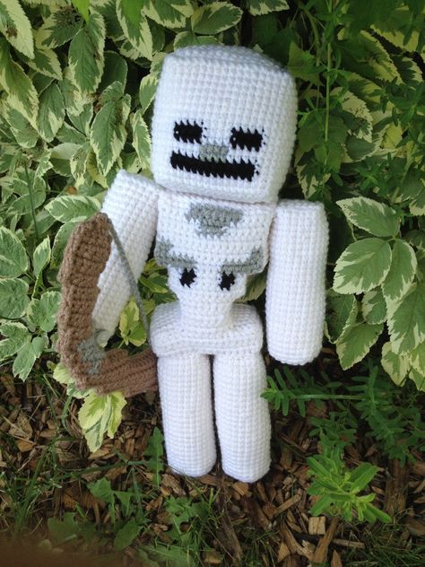 Minecraft Mooshroom Crochet, Minecraft Crochet Ideas, Minecraft Amigurumi Pattern Free, Crochet Enderman, Crochet Minecraft Pattern Free, Minecraft Crochet Patterns Free, Skeleton Crochet, Minecraft Crochet Patterns, Minecraft Crochet