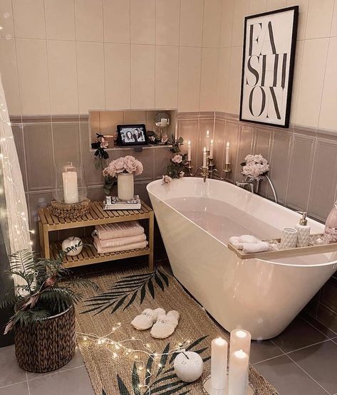 Relaxing Bathroom, Cozy Bathroom, Girly Apartments, Girly Apartment Decor, Bathtub Decor, Best Bathroom Designs, Christmas Bathroom Decor, Bathroom Decor Apartment, Bathroom Inspiration Decor