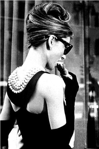 Top 25 French Twist Hairstyles With Pictures | Styles at Life Audrey Hepburn Hair, French Roll Hairstyle, French Twist Updo, Men's Long Hairstyles, French Twist Hair, Hepburn Style, Hairstyle Look, Breakfast At Tiffanys, French Twist