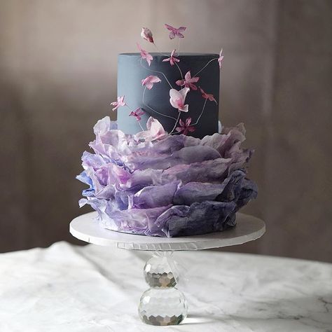 Miranda (@chefdolci702) • Instagram photos and videos Nyc Cake, Purple Cakes, Cake Decorating With Fondant, Modern Cakes, Spring Cake, Floral Wedding Cakes, Romantic Wedding Cake, Zucchini Cake, Cake Trends