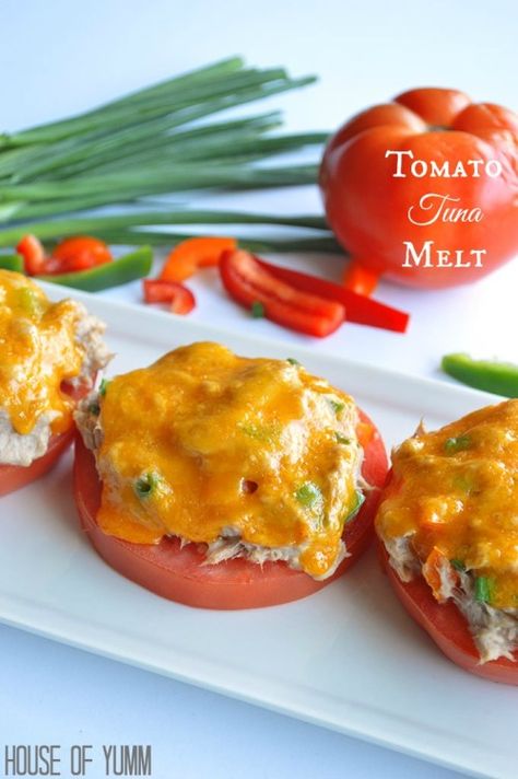 Tomato Tuna Melt by House of Yumm (featured on The Weary Chef) Tuna Stuffed Tomatoes, House Of Yumm, Tuna Melt Recipe, Fresh Tomato Recipes, Melt Recipe, Tuna Melt, 100 Calorie, Queso Cheddar, Tuna Melts