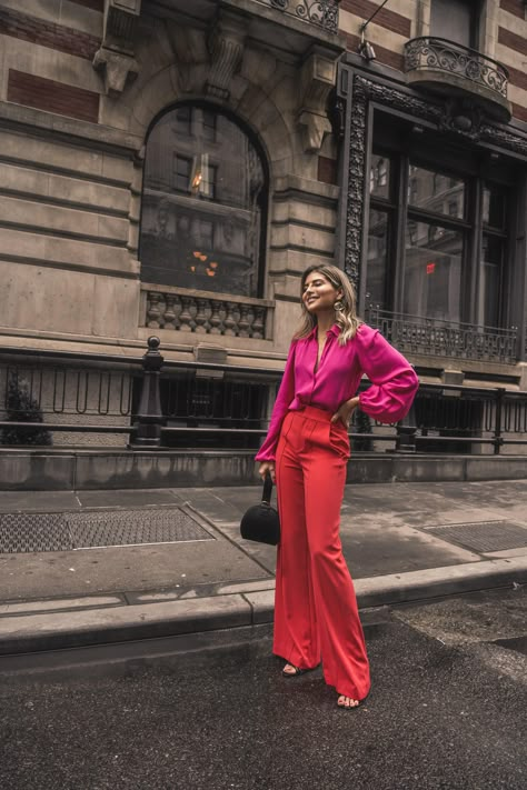 Winter Typ, Nyfw Street Style, Red Pants, Pink Outfits, Pink Outfit, Fashion 2020, Pink And Red, Mode Vintage, Pink Shirt