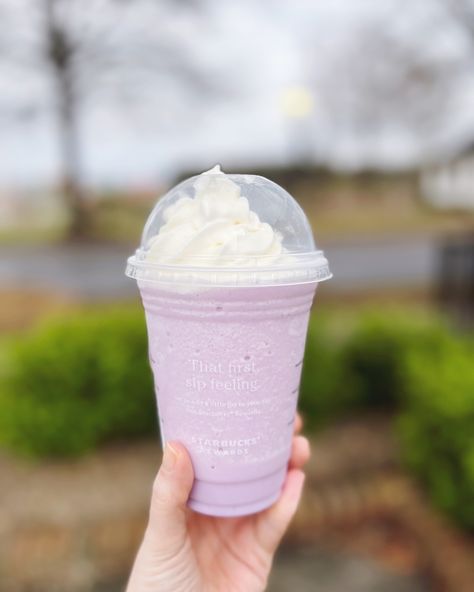 How I started off my weekend… with the new Lavender Frappuccino from @sbux_baxter . If you love Earl Grey or Lavender you’re going to love this one. . #yum #starbucks #lavender #frappuccino Lavender Frappe Recipe, Lavender Frappuccino, Lavender Frappe Starbucks, Starbucks Lavender Matcha, Starbucks Lavender Cold Foam, Starbucks Lavender, Aesthetic Lavender, Mocha Frappuccino, White Mocha