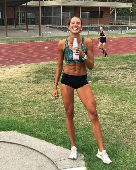 Runners Body, Running Photos, Half Marathon Training Plan, Marathon Training Plan, Runner Girl, Running Inspiration, Half Marathon Training, Fitness Inspiration Body, Workout Aesthetic