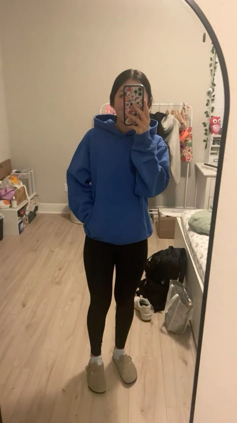 Shorts Outfit Inspo Aesthetic, Outfits W Hoodies, Good Outfit Ideas For School, Cute Blue Outfits For School, School Fits Lazy, Fall Outfits Athletic, Back To School Outfits Leggings, Outfits For When It’s Cold, Legging And Hoodie Outfit