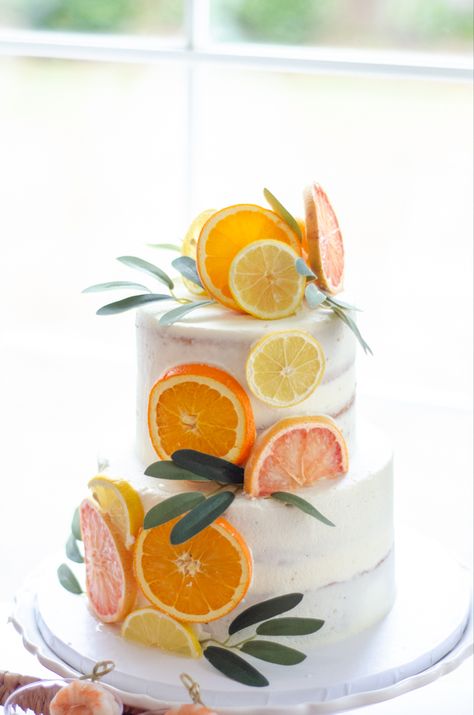 White Cake With Orange Slices, Orange Fruit Theme Party, Citrus Theme Backdrop, Citrus Themed Desserts, Citrus Theme Party Food, Oranges Themed Party, Tangerine Themed Party, Lemon And Orange Bridal Shower Theme, Citrus Bridal Shower Cake