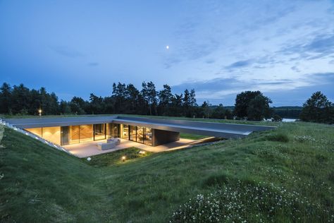 Green Roof House, Gable Wall, Large Curtains, Earth Sheltered, Underground Homes, House Blend, Ground Floor Plan, House Roof, Green Roof