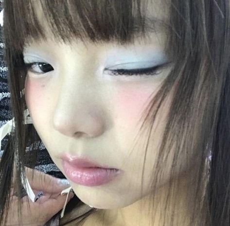 2000s Makeup Looks, Y2k Makeup, Japanese Makeup, Ethereal Makeup, Makeup Tut, Cute Makeup Looks, Blue Eyeshadow, Blue Makeup, Asian Makeup