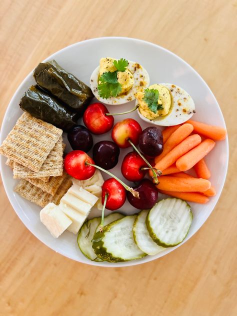 Lunch? Snack? Both? This gorgeous and yummy plate of curry deviled eggs, stuffed grape leaves, crackers, cheddar, pickles, carrots, and cherries satisfies all the taste buds Pickles Carrots, Vegetarian Snack, Stuffed Grape Leaves, Lunch Plate, Vegetarian Snacks, Easy Lunch, Snack Plate, Lunch Snacks, Easy Lunches