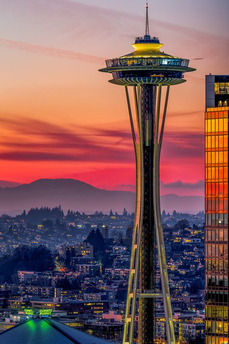 Pnw Aesthetic, Facebook Wallpaper, Seattle Street, Seattle Space Needle, Skagway Alaska, Steam Engine Model, Visit Seattle, Space Needle Seattle, Sleepless In Seattle