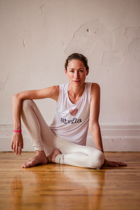 Beginners' Series : Flexibility, Strength, Breath, Core, and Balance Tara Stiles Yoga, Japanese Medicine, Tara Stiles, Home Retreat, Massachusetts General Hospital, Ballet Teacher, Complementary Medicine, American Ballet Theatre, Meditation Retreat