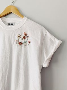 Vintage Nakışlar, Distressed Tshirt Diy, Embroidery Tshirt, Pola Sulam, Embroidery On Clothes, Cute Embroidery, 자수 디자인, Sewing Embroidery Designs, Boho Shirts