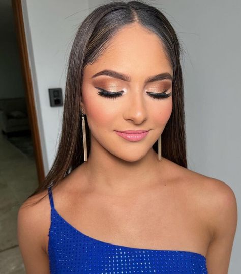 Royal Blue Dress Eye Makeup, Electric Blue Dress Makeup, Navy Blue Dress Makeup Ideas Formal, Makeup To Match Blue Dress, Makeup Ideas Christmas Party, Makeup Ideas For Navy Blue Dress, Royal Blue Eyeshadow Looks Prom, Dark Blue Dress Makeup Look, Eye Makeup With Blue Dress