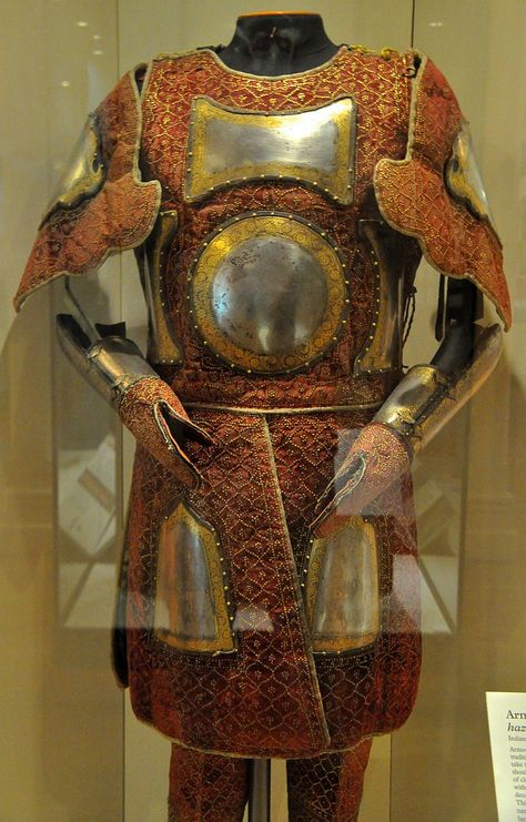 Chilta hazar masha (coat of a thousand nails). Indian armored clothing made from layers of fabric faced with velvet and studded with numerous small brass nails, which were often gilded. Fabric armor was very popular in India because metal became very hot under the Indian sun. Royal Armoury. Fabric Armor, Nails Indian, Indian Armor, Indian Sun, Brass Nails, Armor Dress, Century Armor, Armor Clothing, Historical Armor