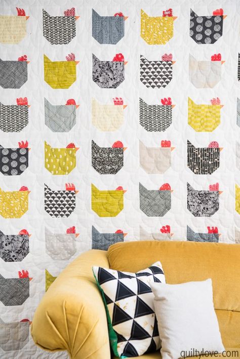 Free Quilt Pattern – Chicken Blocks – Quilting Chicken Quilt, Chicken Pattern, Quilt Modernen, Quilt Care, Animal Quilts, Beginner Sewing Projects Easy, Quilt Baby, Quilt Block Tutorial, Free Quilting