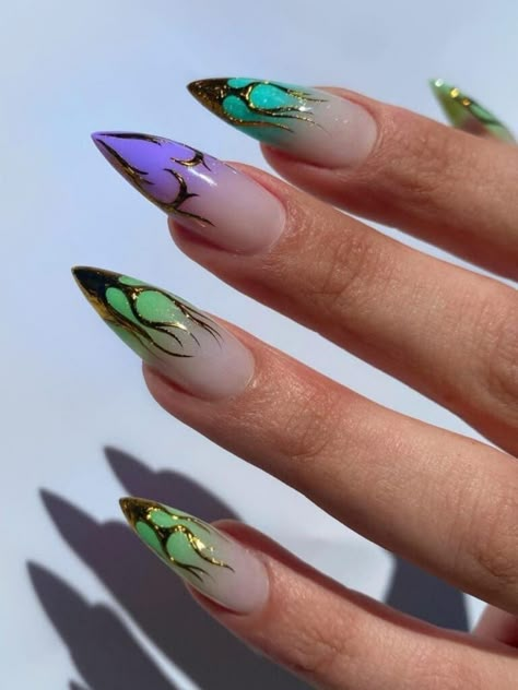 Green and purple stiletto-shaped nails with chrome design Nails With Chrome Design, Nails With Chrome, Easter Nail Ideas, 2023 Spring Nails, Spring Nails 2023, Rave Nails, Nail Design Glitter, Purple Ombre Nails, Chrome Design