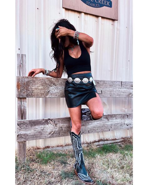 Nashville Black Skirt Outfit, Black Skirt Nashville Outfit, Black Leather Skirt And Cowboy Boots, Black Leather Skirt Outfit Western, Country Leather Skirt Outfit, Leather Skirt With Cowgirl Boots, Black Skirt And Cowboy Boots Outfit, Black Denim Country Outfit, Country Concert Black Boots