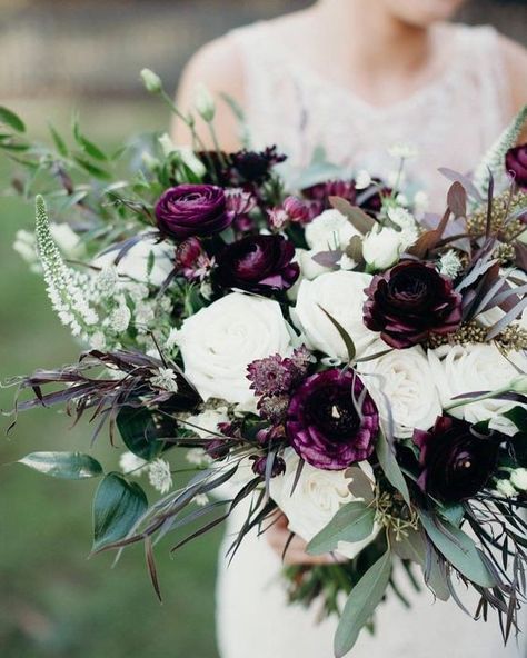 Halloween Wedding Ideas, Dark Purple Wedding, Wedding Flower Guide, Purple Bouquets, Purple Bridal Bouquet, Diy Bridal Bouquet, Plum Wedding, Purple Wedding Bouquets, Bridal Bouquet Fall