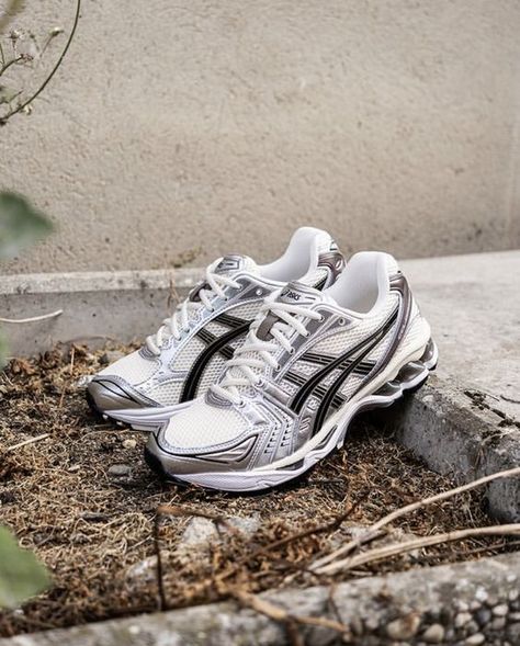 Asics Gel Kayano 14 Asics Kayano Outfit, White Addidas, Heel Ideas, Asics Kayano, Gentlemens Guide, Fall Winter Shoes, Asics Gel Kayano, Gel Kayano, Cute Couple Outfits