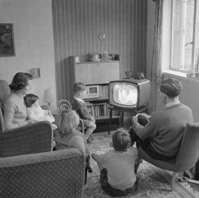 One of the most popular products in the 1950s was the TV. At the start of the decade, there were about 3 million TV owners; by the end of it, there were 55 million, watching shows from 530 stations. The average price of TV sets dropped from about $500 in 1949 to $200 in 1953. … Studio Floor, American Graffiti, Top Tv, Grace Kelly, Screen Time, Bonus Room, Movie Theater, Do You Remember, Engagement Activities