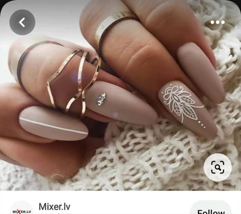 Matte Neutral Nails With Design, Matte Bridal Nails, Boho Nail Ideas Almond, Indian Nails Design, Boho Gel Nails, Boho Nails Simple, Hippie Nails Boho, Nail Art Boho, Ongles Beiges