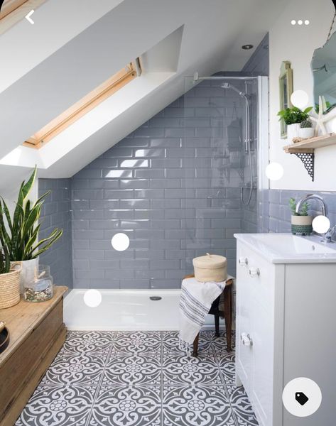 Attic Bathroom Ideas, Small Bathroom Tile Ideas, Makeover Kamar Mandi, Small Bathroom Tiles, Loft Bathroom, Attic Bathroom, Bad Inspiration, Attic Remodel, Loft Room