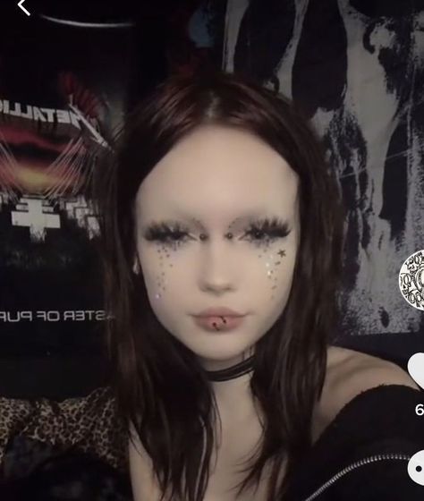 No Eyebrows, Alien Makeup, Punk Makeup, Alt Makeup, Who Is She, Work Makeup, Swag Makeup, Alternative Makeup, Ethereal Makeup